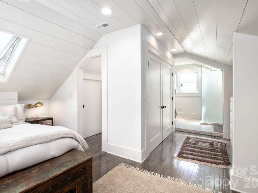 21 Craig Circle, Asheville, NC 28805.  MLS# CAR4359482, YatesRealty ID 6791. Efficiency and Style Blend Seamlessly