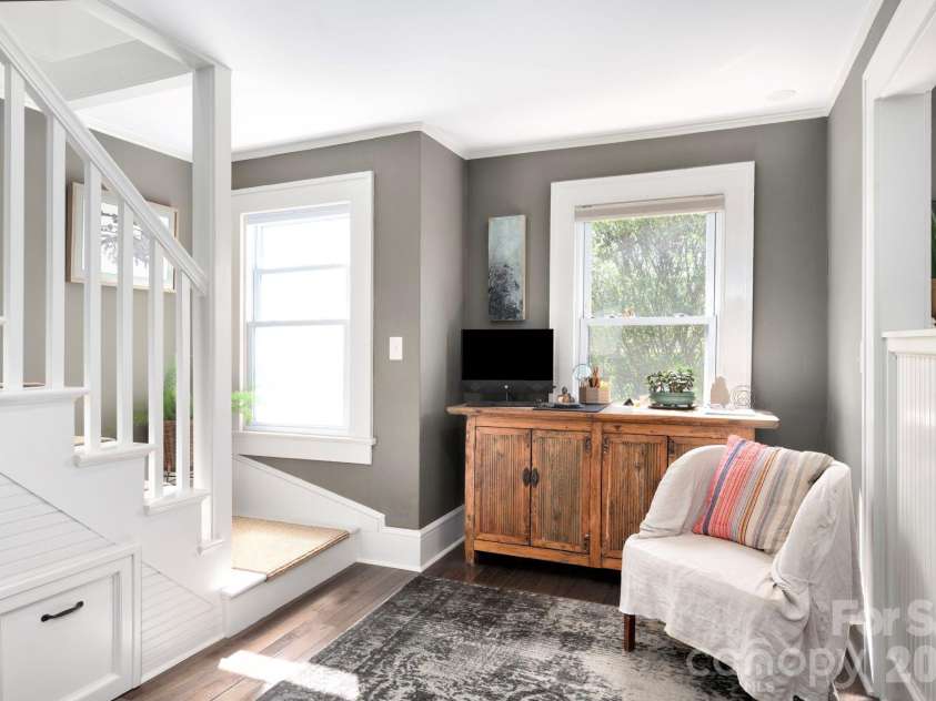 21 Craig Circle, Asheville, NC 28805.  MLS# CAR4359482, YatesRealty ID 6791. Great Space for a Home Office