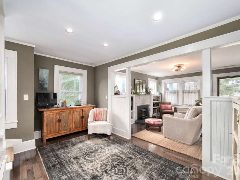 21 Craig Circle, Asheville, NC 28805.  MLS# CAR4359482, YatesRealty ID 6791. Pass-Through Flex Area with Many Possibilities 