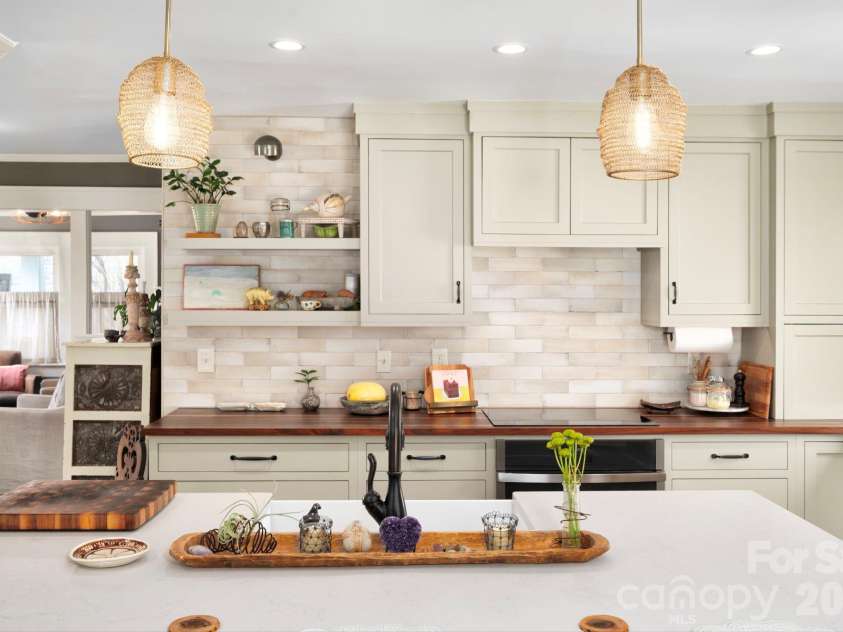 21 Craig Circle, Asheville, NC 28805.  MLS# CAR4359482, YatesRealty ID 6791. Tile Backsplash and Open Display Shelves