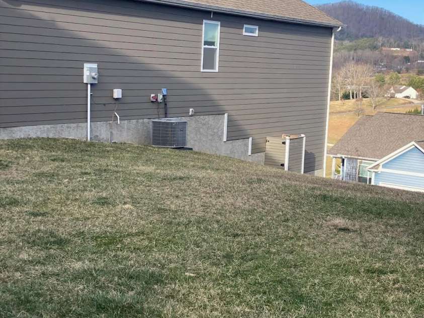 8 Southern Way Lane, Leicester, NC 28748.  MLS# CAR4226748, YatesRealty ID 6792. Beautifully landscaped VACANT lot adjacent to home, owned by the HOA. A house cannot be built on this lot.