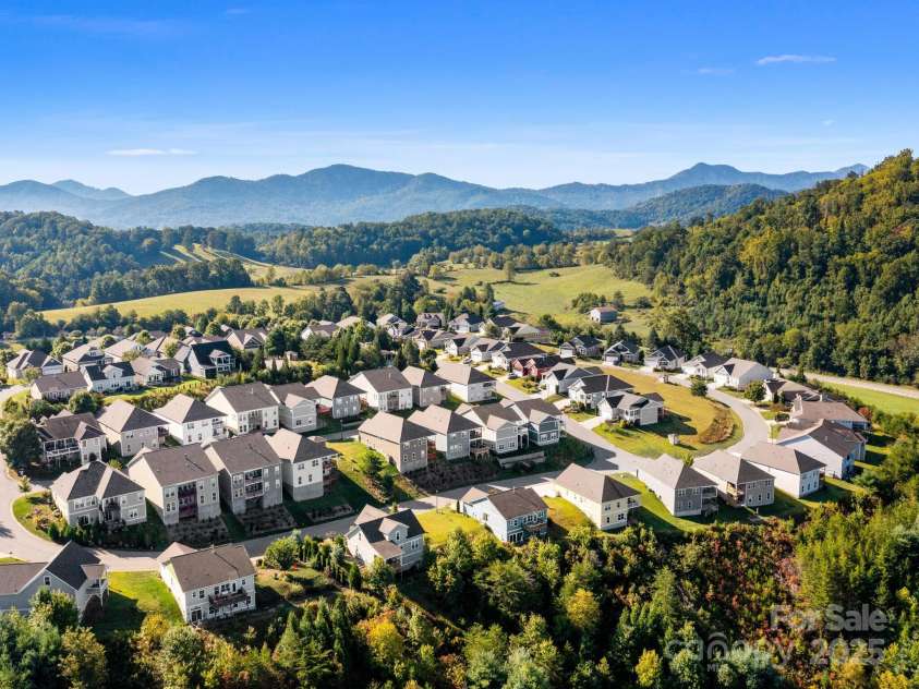 8 Southern Way Lane, Leicester, NC 28748.  MLS# CAR4226748, YatesRealty ID 6792. The Views of Rose Hill nestled in charming Leicester! Surrounded by mountains!