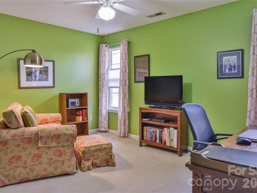 1301 Hyde Park Drive, Asheville, NC 28806.  MLS# CAR4336141, YatesRealty ID 6793. Bedroom/Flex Space/The way you like it!