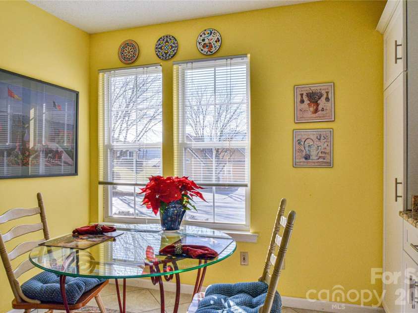 1301 Hyde Park Drive, Asheville, NC 28806.  MLS# CAR4336141, YatesRealty ID 6793. Light and bright, the way you like it.