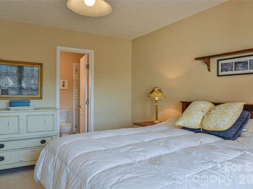 1301 Hyde Park Drive, Asheville, NC 28806.  MLS# CAR4336141, YatesRealty ID 6793. Primary comfort