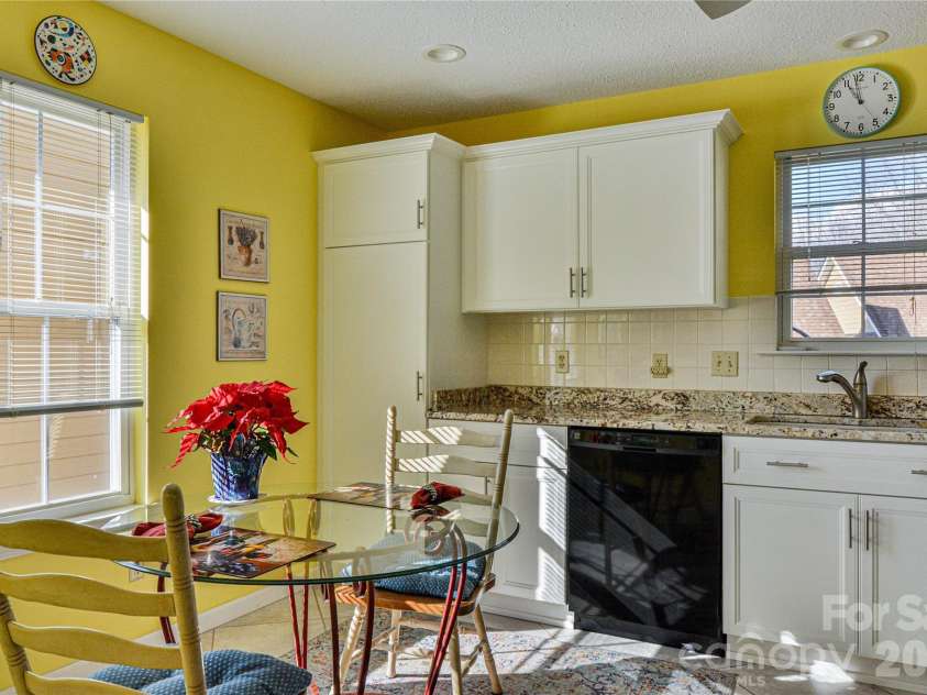 1301 Hyde Park Drive, Asheville, NC 28806.  MLS# CAR4336141, YatesRealty ID 6793. The Breakfast Nook