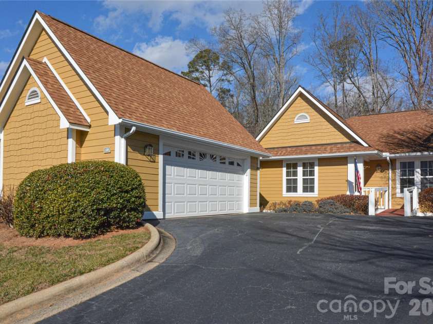 1301 Hyde Park Drive, Asheville, NC 28806.  MLS# CAR4336141, YatesRealty ID 6793. Welcome Home to 1301 Hyde Pak Driver