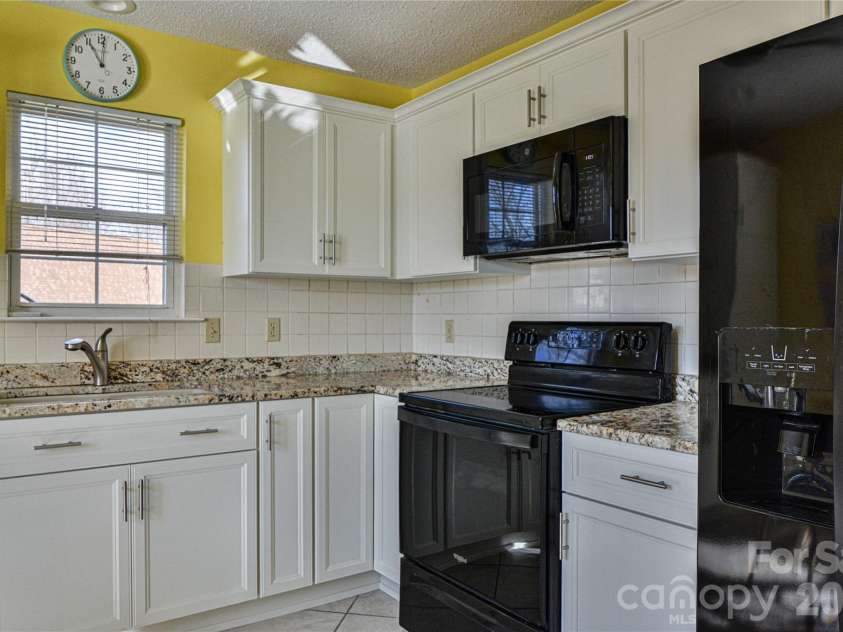 1301 Hyde Park Drive, Asheville, NC 28806.  MLS# CAR4336141, YatesRealty ID 6793. What do you make in the kitchen?