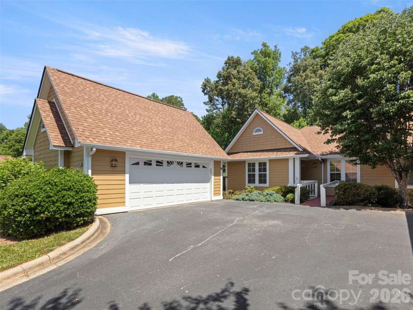 1301 Hyde Park Drive, Asheville, NC 28806.  MLS# CAR4399054, YatesRealty ID 6793. 