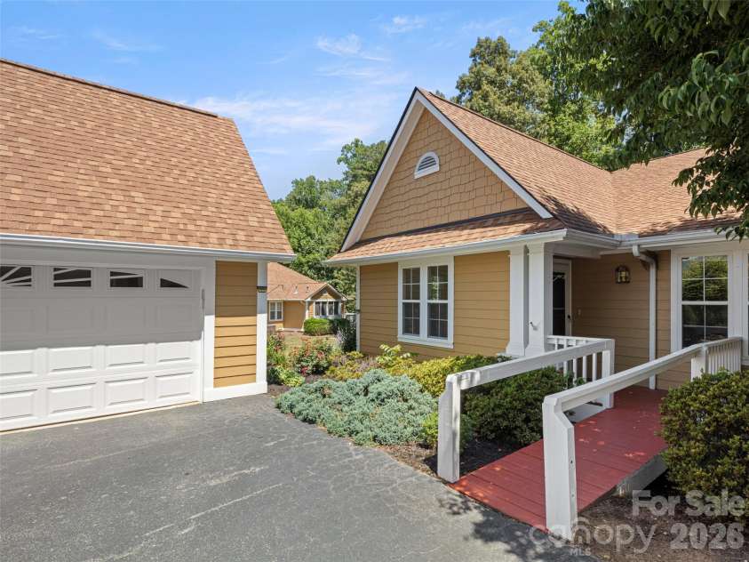1301 Hyde Park Drive, Asheville, NC 28806.  MLS# CAR4399054, YatesRealty ID 6793. 