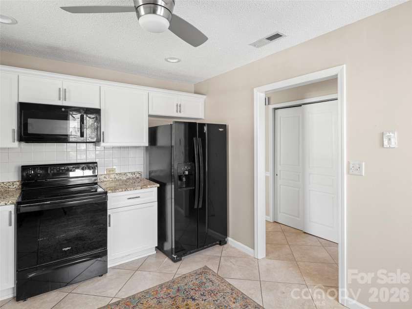 1301 Hyde Park Drive, Asheville, NC 28806.  MLS# CAR4399054, YatesRealty ID 6793. 