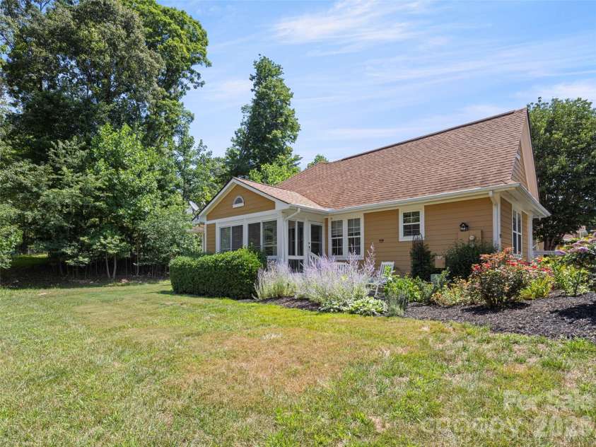 1301 Hyde Park Drive, Asheville, NC 28806.  MLS# CAR4399054, YatesRealty ID 6793. 