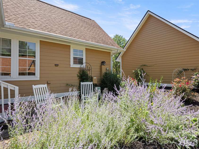 1301 Hyde Park Drive, Asheville, NC 28806.  MLS# CAR4399054, YatesRealty ID 6793. 