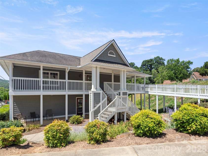 1301 Hyde Park Drive, Asheville, NC 28806.  MLS# CAR4399054, YatesRealty ID 6793. 