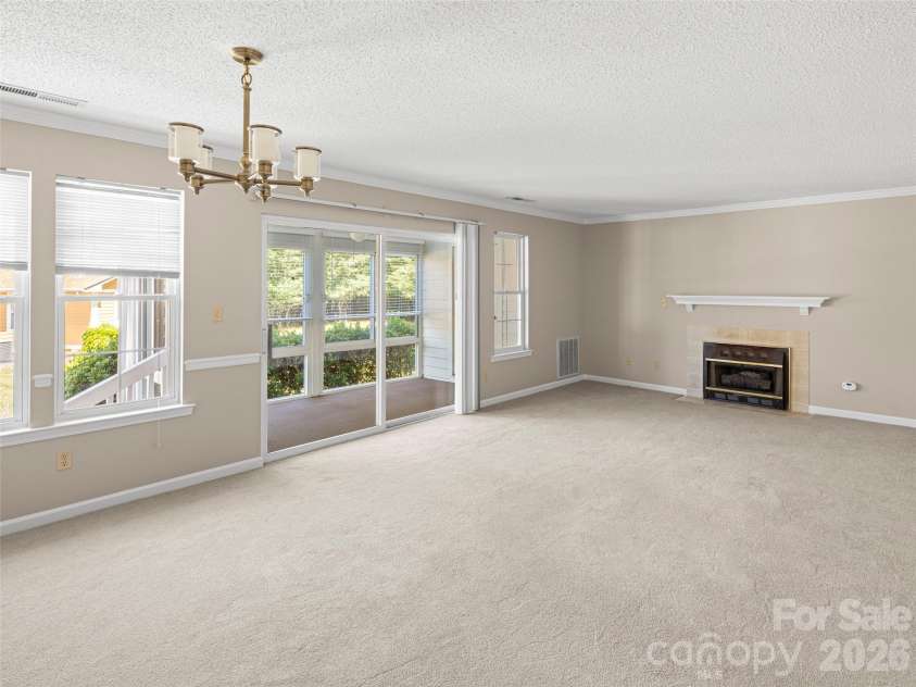 1301 Hyde Park Drive, Asheville, NC 28806.  MLS# CAR4399054, YatesRealty ID 6793. Open Living/ Dining room