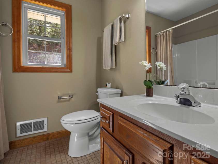 609 Fork Road, Black Mountain, NC 28711.  MLS# CAR4232280, YatesRealty ID 6793. 2nd upstairs Bathroom
