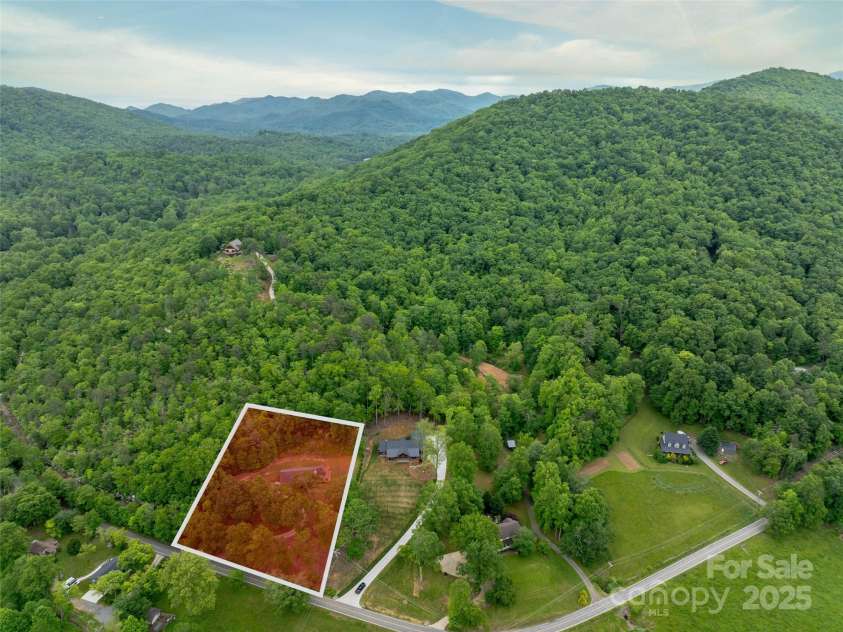 609 Fork Road, Black Mountain, NC 28711.  MLS# CAR4232280, YatesRealty ID 6793. 