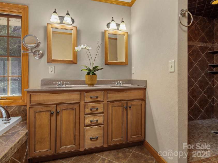 609 Fork Road, Black Mountain, NC 28711.  MLS# CAR4232280, YatesRealty ID 6793. Bathroom 2
