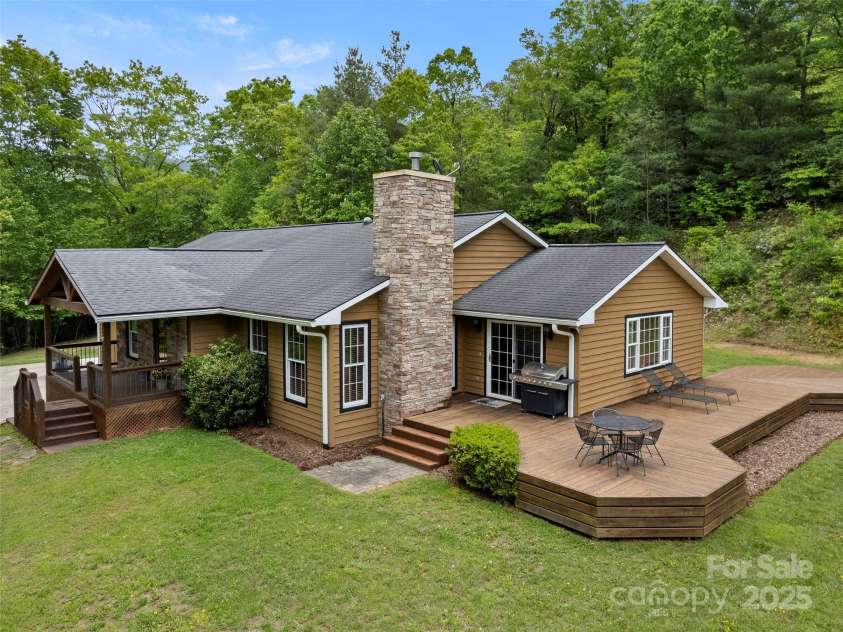 609 Fork Road, Black Mountain, NC 28711.  MLS# CAR4232280, YatesRealty ID 6793. Welcome to 609 N. Fork Road