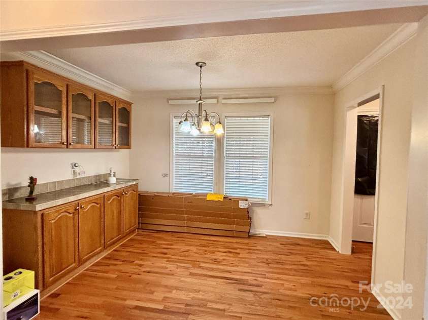 4761 Sand Clay Road, Hickory, NC 28602.  MLS# CAR4203583, YatesRealty ID 6794. 