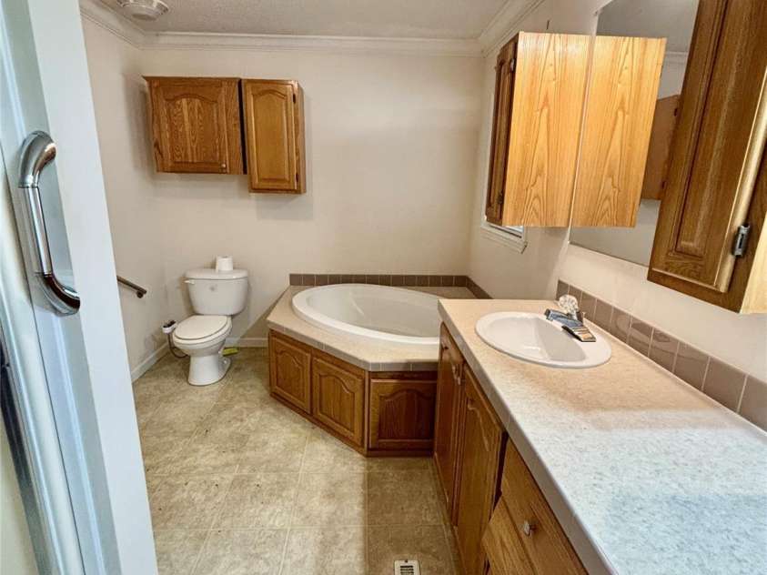 4761 Sand Clay Road, Hickory, NC 28602.  MLS# CAR4203583, YatesRealty ID 6794. 