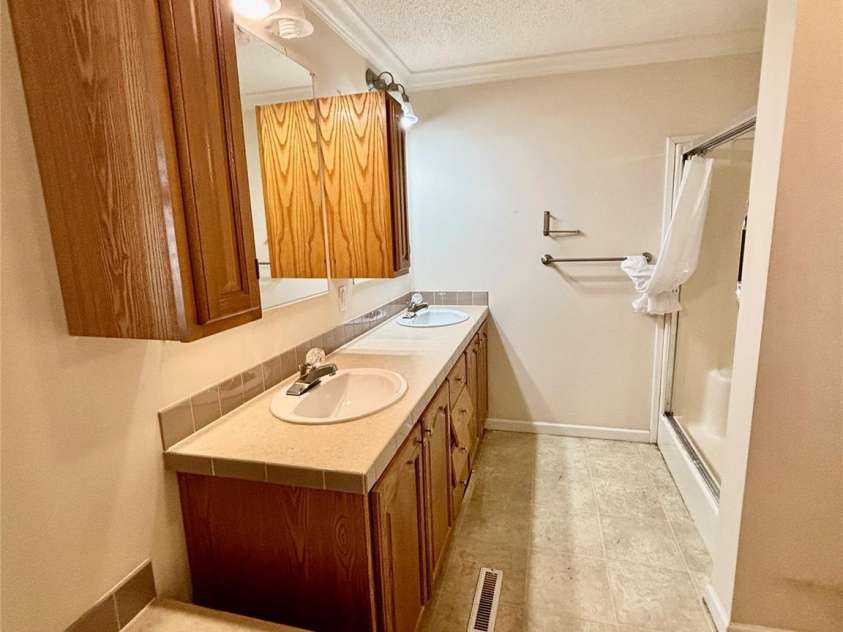 4761 Sand Clay Road, Hickory, NC 28602.  MLS# CAR4203583, YatesRealty ID 6794. 