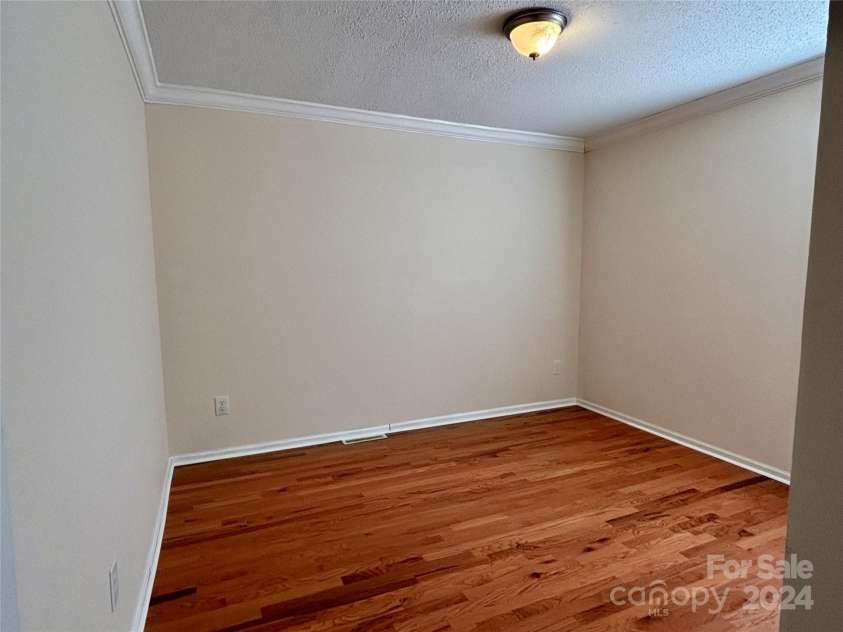 4761 Sand Clay Road, Hickory, NC 28602.  MLS# CAR4203583, YatesRealty ID 6794. 