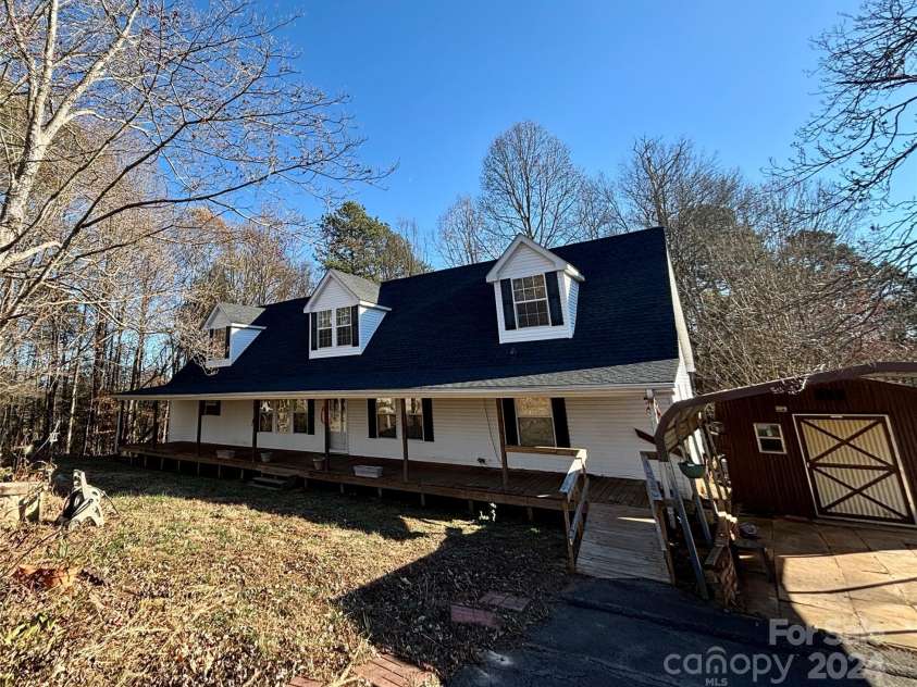 4761 Sand Clay Road, Hickory, NC 28602.  MLS# CAR4203583, YatesRealty ID 6794. 