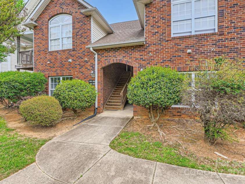 2515 Carya Pond Lane, Charlotte, NC 28212.  MLS# CAR4247162, YatesRealty ID 6796. 
