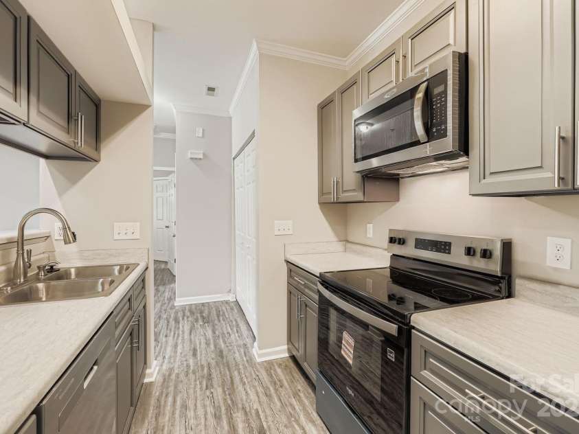 2515 Carya Pond Lane, Charlotte, NC 28212.  MLS# CAR4247162, YatesRealty ID 6796. 