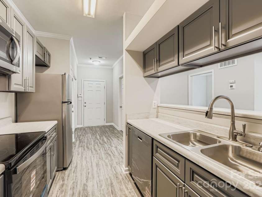 2515 Carya Pond Lane, Charlotte, NC 28212.  MLS# CAR4247162, YatesRealty ID 6796. 