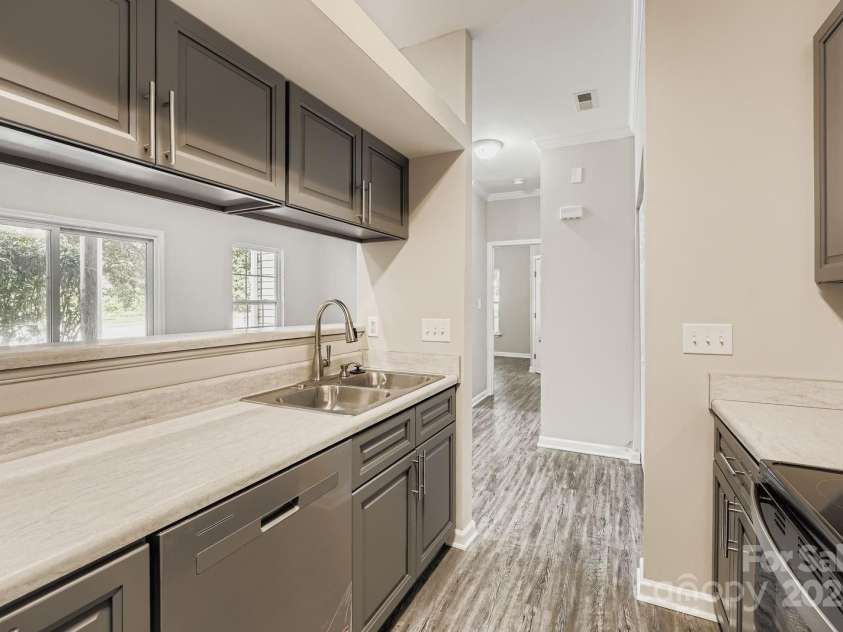 2515 Carya Pond Lane, Charlotte, NC 28212.  MLS# CAR4247162, YatesRealty ID 6796. 