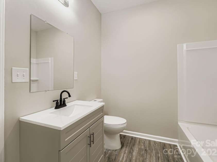 2515 Carya Pond Lane, Charlotte, NC 28212.  MLS# CAR4247162, YatesRealty ID 6796. 