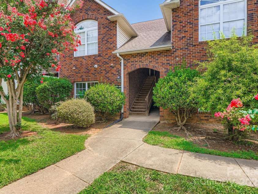 2515 Carya Pond Lane, Charlotte, NC 28212.  MLS# CAR4247162, YatesRealty ID 6796. 