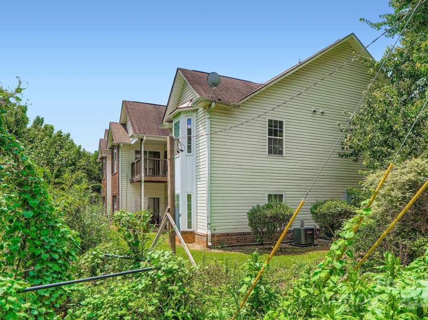 2515 Carya Pond Lane, Charlotte, NC 28212.  MLS# CAR4247162, YatesRealty ID 6796. 