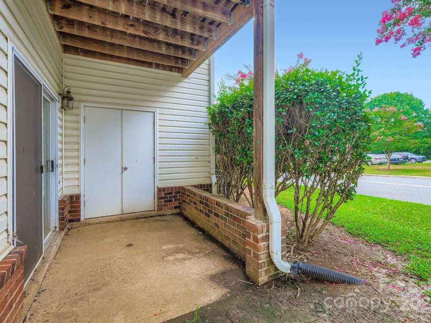 2515 Carya Pond Lane, Charlotte, NC 28212.  MLS# CAR4247162, YatesRealty ID 6796. 
