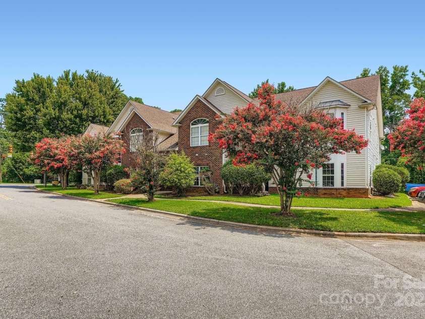2515 Carya Pond Lane, Charlotte, NC 28212.  MLS# CAR4247162, YatesRealty ID 6796. 