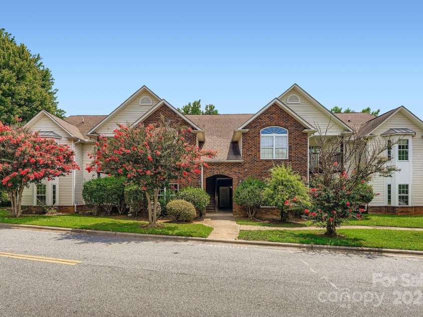 2515 Carya Pond Lane, Charlotte, NC 28212.  MLS# CAR4247162, YatesRealty ID 6796. 
