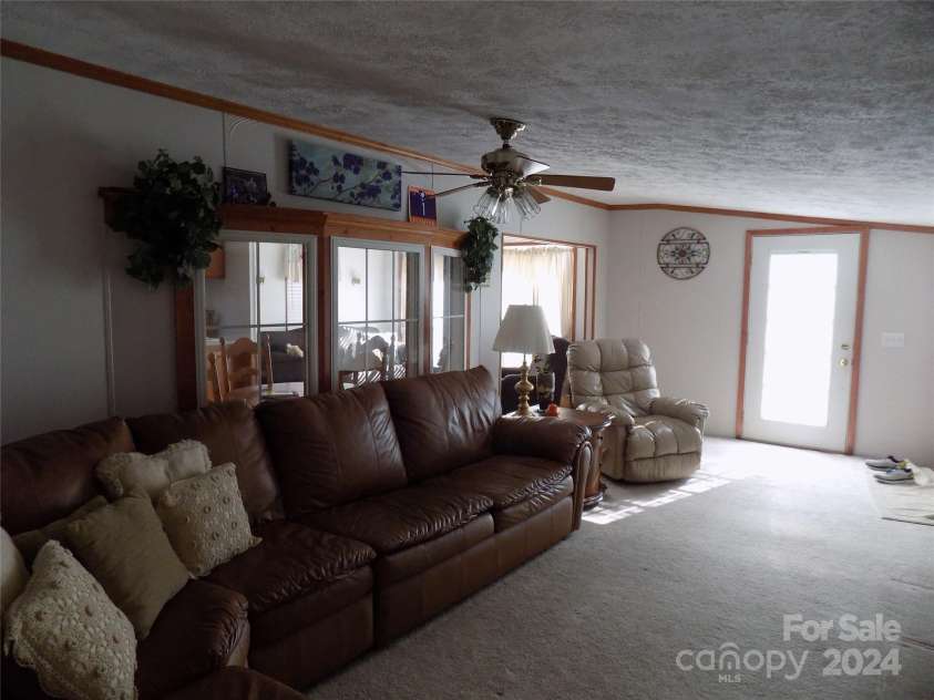 43 Pike Point, Waynesville, NC 28785.  MLS# CAR4097952, YatesRealty ID 68. 