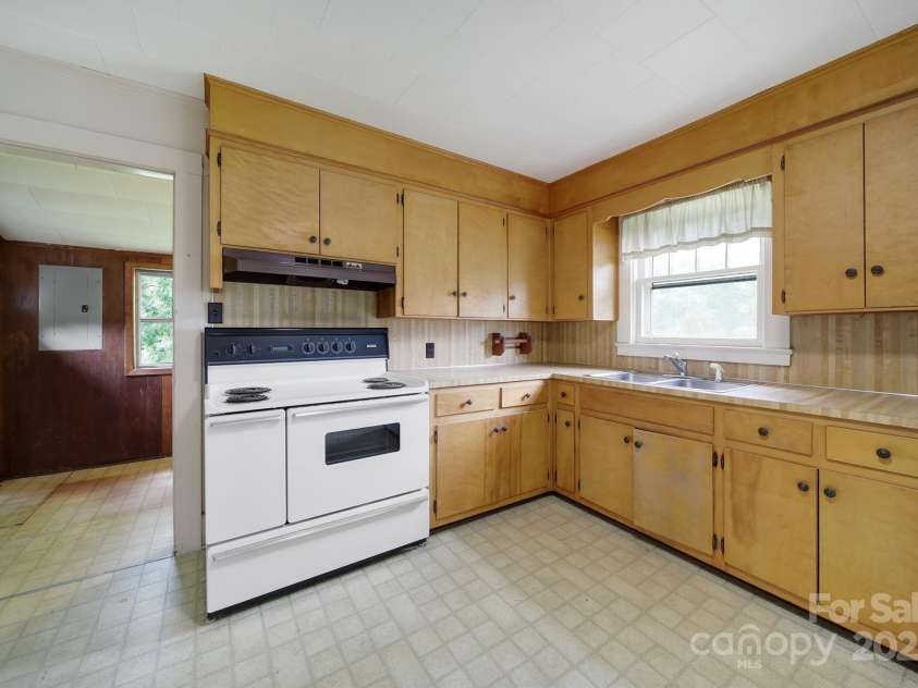 1670 Lynwood Drive, Lancaster, SC 29720.  MLS# CAR4331883, YatesRealty ID 680. 