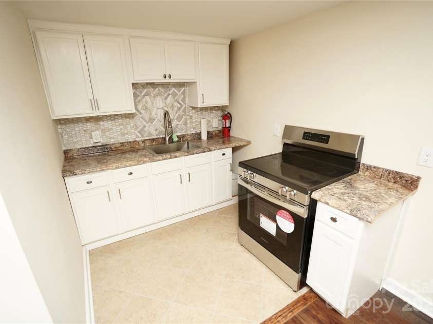 700 Oak Street, Charlotte, NC 28214.  MLS# CAR4216535, YatesRealty ID 680. 