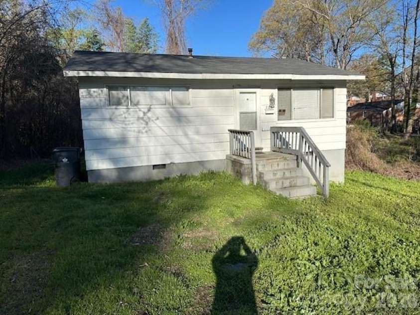 2218 Wilson Avenue, Charlotte, NC 28208.  MLS# CAR4361768, YatesRealty ID 6800. 