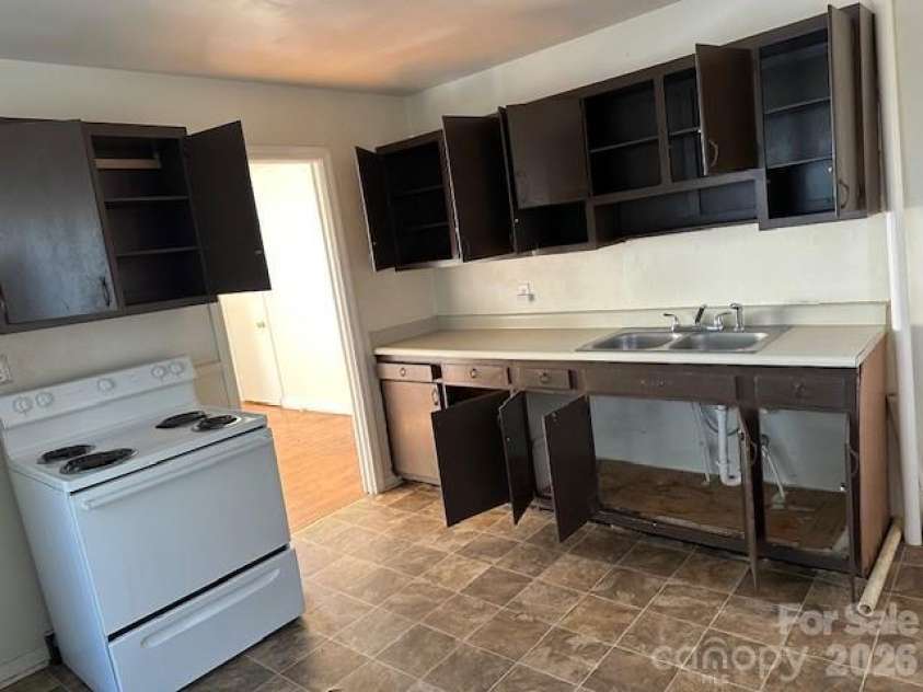 2218 Wilson Avenue, Charlotte, NC 28208.  MLS# CAR4361768, YatesRealty ID 6800. 