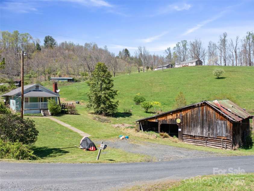 1 Gordon Silvers Road, Bakersville, NC 28705.  MLS# CAR4206784, YatesRealty ID 6801. 