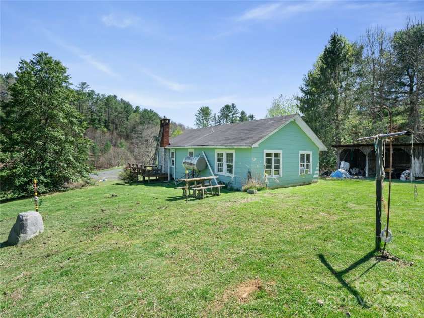 1 Gordon Silvers Road, Bakersville, NC 28705.  MLS# CAR4206784, YatesRealty ID 6801. 