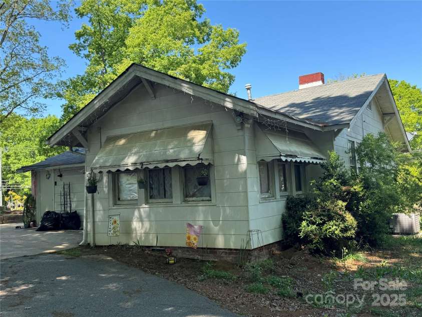 1203 Charlotte Avenue, Monroe, NC 28110.  MLS# CAR4246461, YatesRealty ID 6803. 