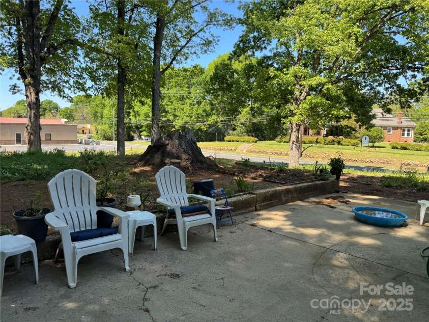 1203 Charlotte Avenue, Monroe, NC 28110.  MLS# CAR4246461, YatesRealty ID 6803. 