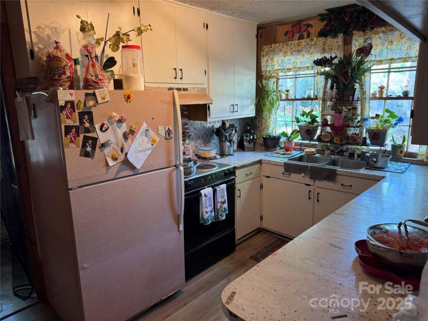 1203 Charlotte Avenue, Monroe, NC 28110.  MLS# CAR4246461, YatesRealty ID 6803. 