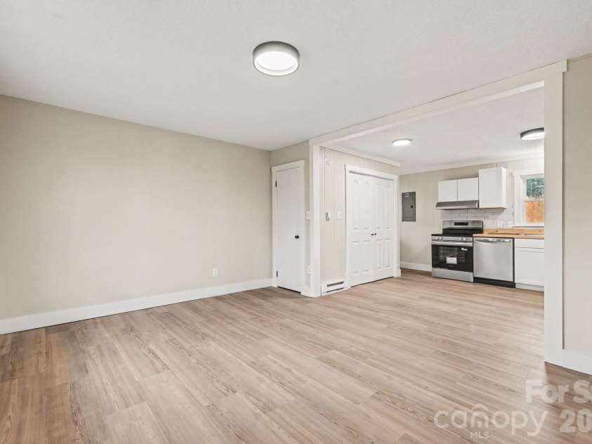 300 Lakewood Drive, Gastonia, NC 28056.  MLS# CAR4350014, YatesRealty ID 6804. 