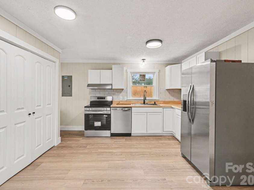 300 Lakewood Drive, Gastonia, NC 28056.  MLS# CAR4350014, YatesRealty ID 6804. 